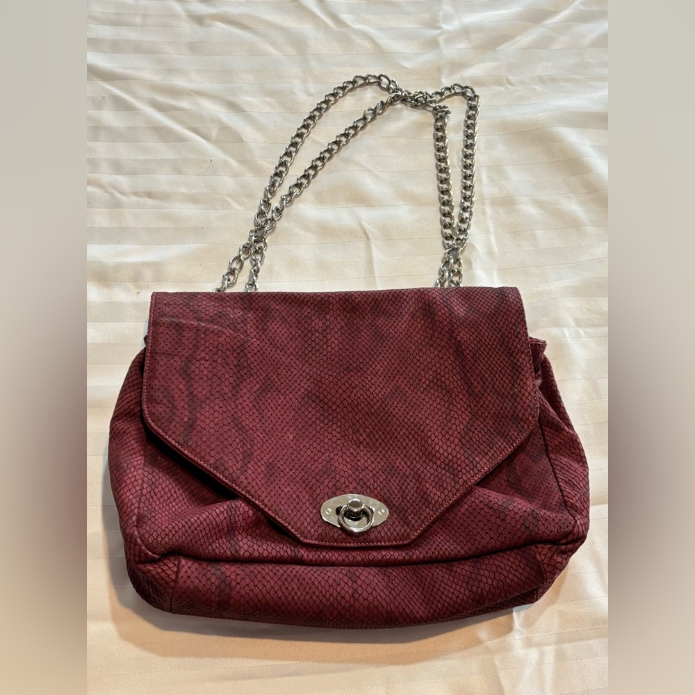 Luciana Verde Magenta Purse With Chain Strap and Multiple Compartments